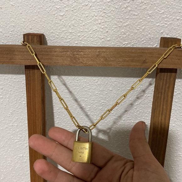 Vintage 24k Gold-filled Chain with Authentic Vintage LV lock 🔒 #225 - Picture 7 of 11